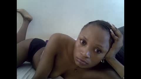 Snapshot of sexypetite4 chatting on 10-17-25, 06:49 SHARON online show from 10-17-25, 06:49