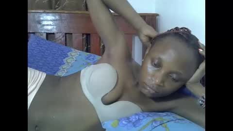 Snapshot of sexypetite4 chatting on 03-19-26, 10:41 SHARON online show from 03-19-26, 10:41