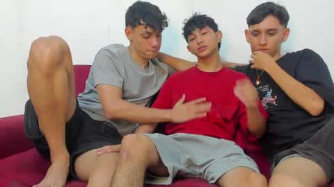 Snapshot of sexys_boys18 chatting on 07-24-26, 01:14 MATIAS-18 THIAHO -18 MAX-19 NICOKALY-19 CAIN-19 MOD ESTEBAN online show from 07-24-26, 01:14