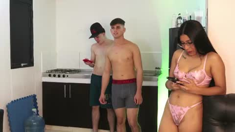 sexyskinnynaksu online show from 06-10-26, 02:23