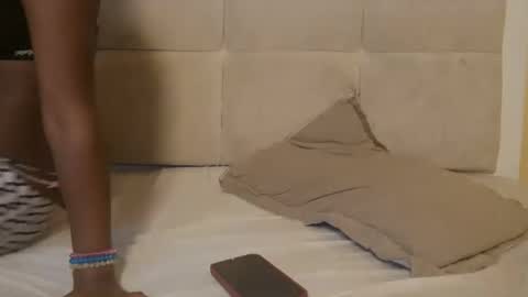 Snapshot of sexysky24 chatting on 09-09-25, 01:38 sexysky24 online show from 09-09-25, 01:38