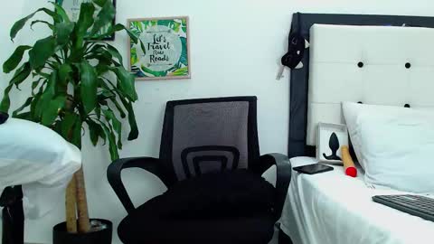 Snapshot of sexytommy_ chatting on 03-20-26, 06:35 sexytommy_ online show from 03-20-26, 06:35