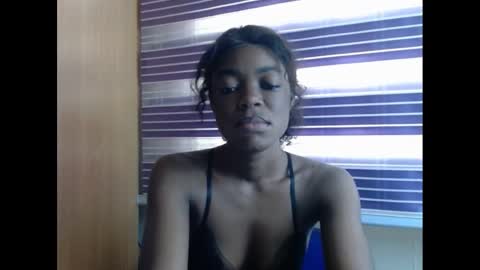 Snapshot of sexyxbunnyxx chatting on 12-06-24, 07:10 Blue online show from 12-06-24, 07:10