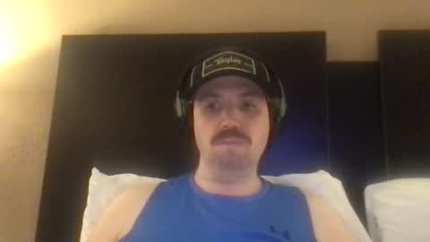 Snapshot of sfgiants1982 chatting on 11-19-25, 03:28 sfgiants1982 online show from 11-19-25, 03:28