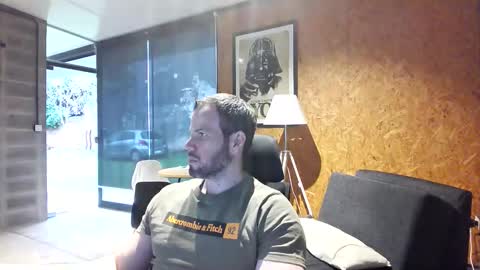 Snapshot of shad0w_hunter chatting on 09-11-25, 12:16 shad0w_hunter online show from 09-11-25, 12:16