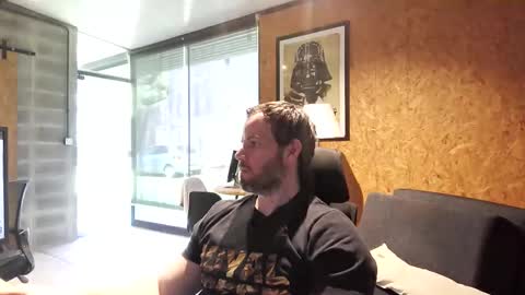 Snapshot of shad0w_hunter chatting on 12-17-25, 02:01 shad0w_hunter online show from 12-17-25, 02:01