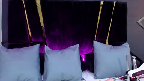 Shaina Vasquez online show from 02-08-25, 10:19