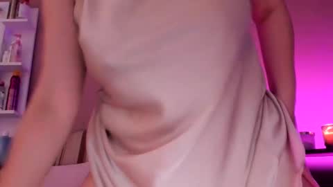 Snapshot of shakeit_good chatting on 05-24-26, 07:02 Mila online show from 05-24-26, 07:02