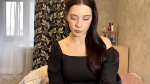 Lara online show from 12-17-25, 07:25