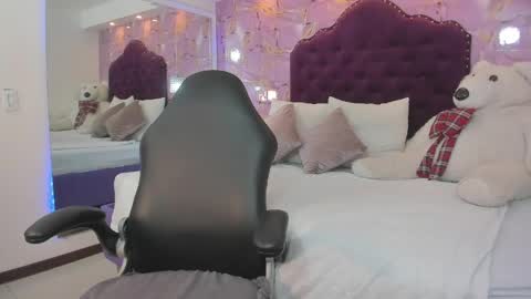 Snapshot of shamara_thomson chatting on 05-04-26, 05:42 Shamara Thomson online show from 05-04-26, 05:42