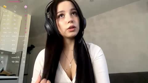 Viola online show from 11-24-25, 07:30