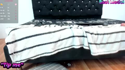 Snapshot of shanelle__ chatting on 01-24-25, 05:32 S H A N E L L E online show from 01-24-25, 05:32