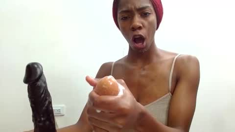 Snapshot of shanelle__ chatting on 09-16-25, 12:50 S H A N E L L E online show from 09-16-25, 12:50