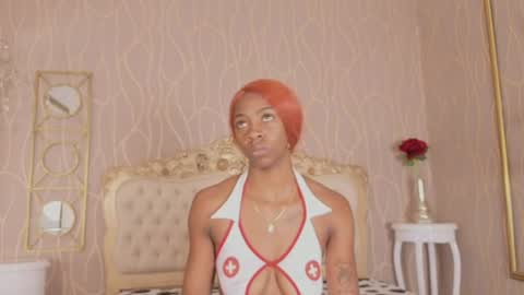 S H A N E L L E   online show from 06-15-26, 07:05