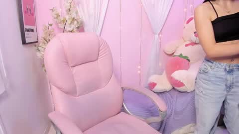Snapshot of shanelledupont_ chatting on 05-18-26, 08:36 Shanelle online show from 05-18-26, 08:36