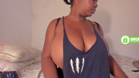 Snapshot of shaniblack chatting on 01-17-25, 03:53 Danna online show from 01-17-25, 03:53