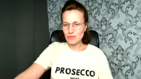 Snapshot of shannen_sweet chatting on 06-14-26, 11:23 Shannen online show from 06-14-26, 11:23
