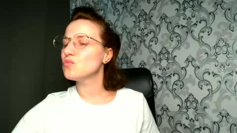 Snapshot of shannen_sweet chatting on 06-15-26, 11:23 Shannen online show from 06-15-26, 11:23