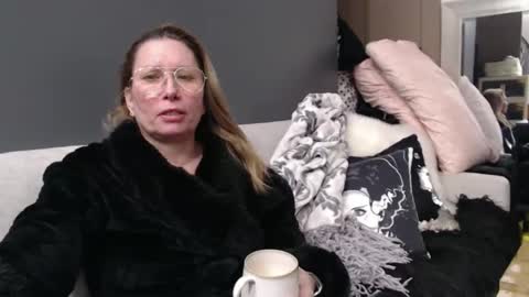 Shannon07 online show from 12-30-24, 12:11