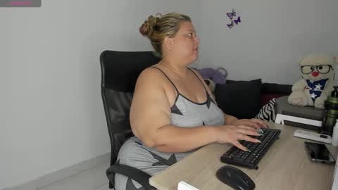 Snapshot of shannonbbw chatting on 12-17-24, 10:22 SHANNONBBW online show from 12-17-24, 10:22