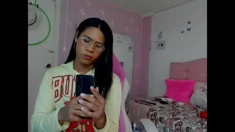 shanny_hill online show from 05-17-26, 06:04