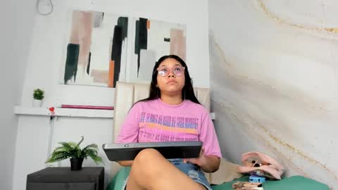 Snapshot of shanon_marel chatting on 09-22-25, 12:18 SHANON online show from 09-22-25, 12:18