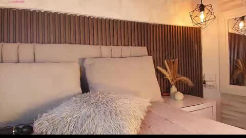 SHANON online show from 12-18-25, 07:09