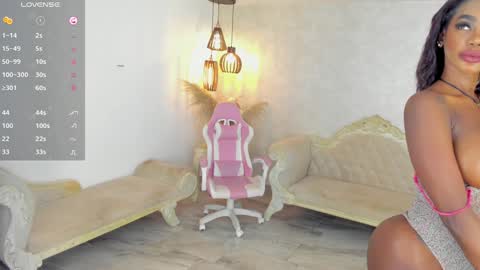 Snapshot of shantallknowless chatting on 12-05-24, 08:11 ShantallKnowles online show from 12-05-24, 08:11