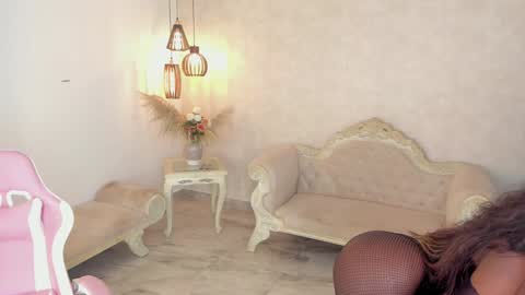Snapshot of shantallknowless chatting on 12-16-24, 06:27 ShantallKnowles online show from 12-16-24, 06:27