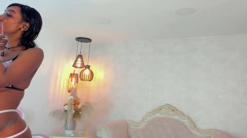 Snapshot of shantallknowless chatting on 01-24-25, 01:03 ShantallKnowles online show from 01-24-25, 01:03