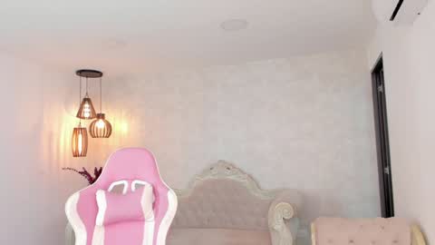 Snapshot of shantallknowless chatting on 03-10-25, 11:42 ShantallKnowles online show from 03-10-25, 11:42