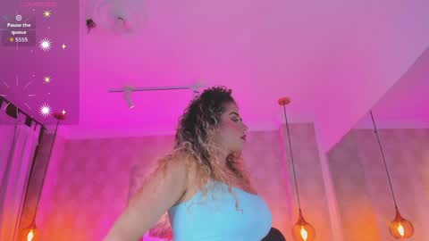Snapshot of shantalll__ chatting on 05-30-26, 11:29 Shantal online show from 05-30-26, 11:29