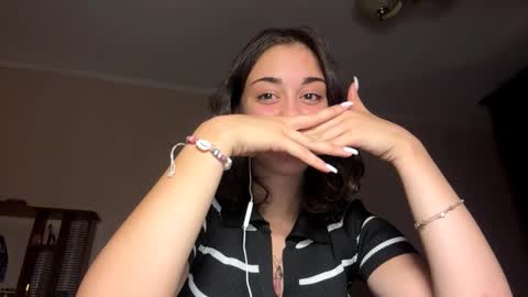 Snapshot of shantellemagnotta chatting on 10-27-25, 04:55 Shantel online show from 10-27-25, 04:55