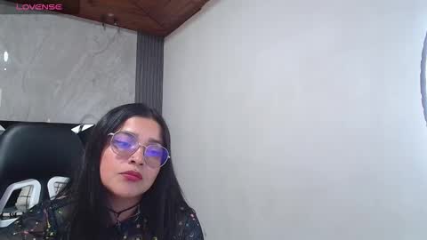 Shantall online show from 10-20-25, 08:20