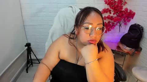 Snapshot of shara_oz chatting on 03-18-26, 03:53 Shara Oz online show from 03-18-26, 03:53