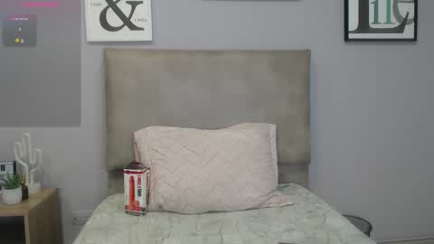 shara_rios online show from 10-15-25, 01:44