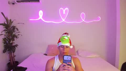 Snapshot of shark_boy21 chatting on 11-30-25, 12:36 shark_boy21 online show from 11-30-25, 12:36