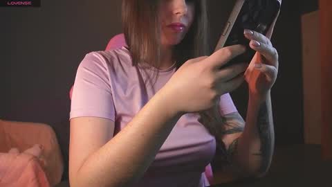 Snapshot of sharkgirl_ chatting on 09-28-25, 03:39 Miley online show from 09-28-25, 03:39