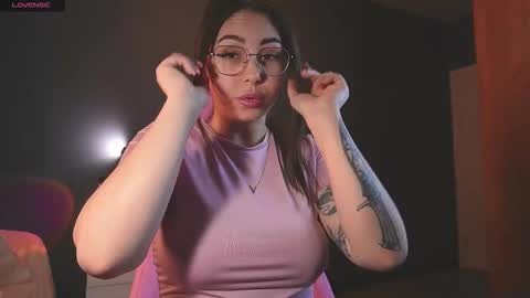 Snapshot of sharkgirl_ chatting on 10-03-25, 04:04 Miley online show from 10-03-25, 04:04