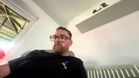 Snapshot of sharksboy16 chatting on 04-01-26, 12:17 Sharksboy online show from 04-01-26, 12:17