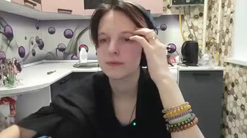 Snapshot of sharleenyodis chatting on 06-18-26, 05:17 Sara online show from 06-18-26, 05:17