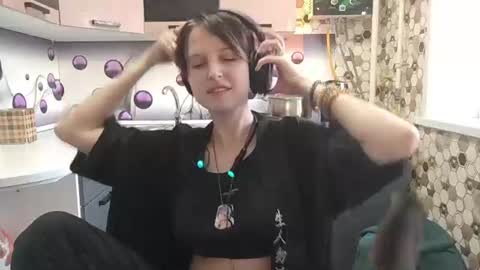 Snapshot of sharleenyodis chatting on 06-29-26, 04:51 Sara online show from 06-29-26, 04:51