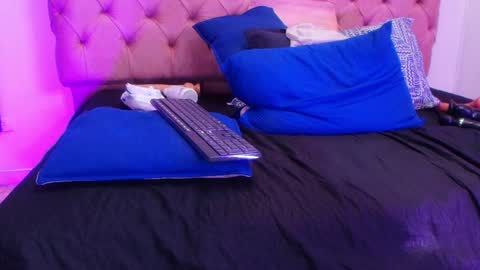 Sharlott online show from 02-05-25, 06:04