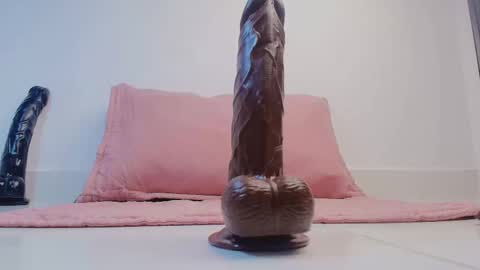 Snapshot of sharlott_kiss chatting on 02-09-26, 11:58 Sharlott online show from 02-09-26, 11:58