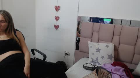 Snapshot of sharlotte__jones chatting on 02-17-25, 03:09 Sara online show from 02-17-25, 03:09