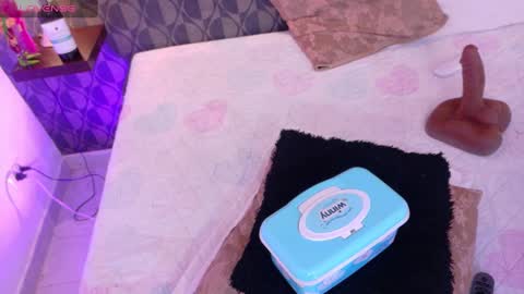 Snapshot of sharomross chatting on 02-03-25, 10:00 Sharom online show from 02-03-25, 10:00