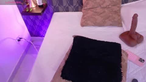 Snapshot of sharomross chatting on 03-04-25, 04:30 Sharom online show from 03-04-25, 04:30