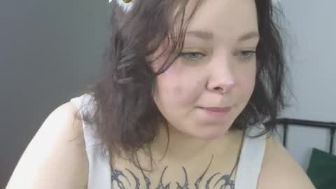 Snapshot of sharon_coxxx chatting on 05-07-26, 05:57 Sharon online show from 05-07-26, 05:57