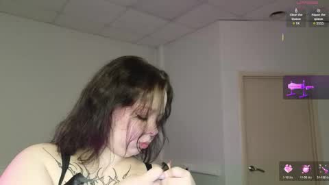 Snapshot of sharon_coxxx chatting on 05-15-26, 01:12 Sharon online show from 05-15-26, 01:12