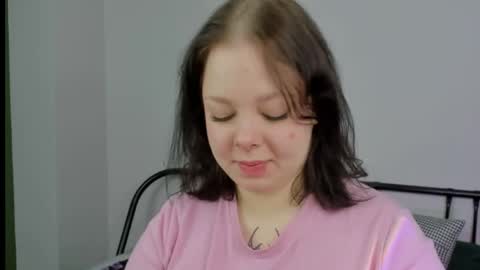 Snapshot of sharon_coxxx chatting on 05-19-26, 05:25 Sharon online show from 05-19-26, 05:25